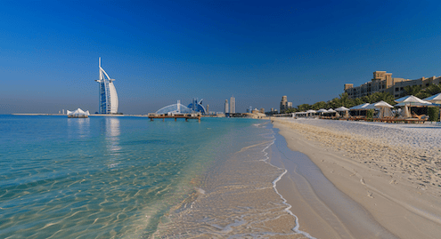 Beste Reisezeit für Dubai Beste Reisezeit für Dubai - Blaues Meer, Sandstrand und den Burj Al Arab im Hintergrund