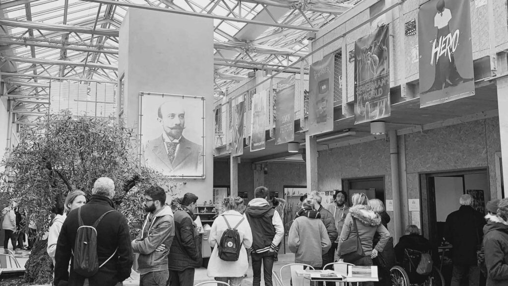 Visitors and students in the premises of the École Méliès during an open day