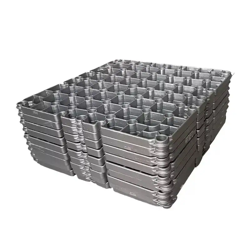 Heat treatment tray for industrial heat treatment