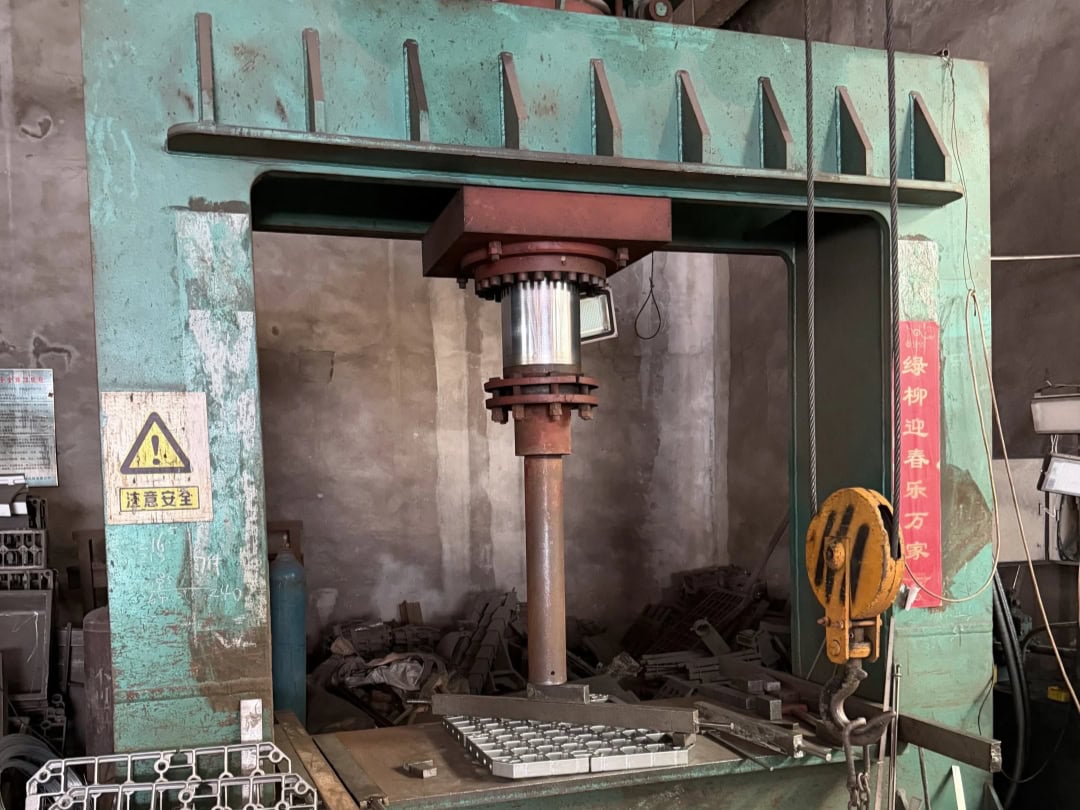 Vertical-spindle production equipment above a worktable in the factory