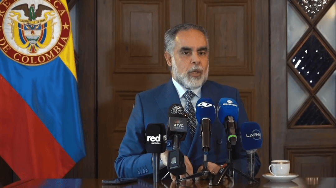 El ministro del Interior, Armando Benedetti, denuncia posible intervención ilegal de su teléfono celular