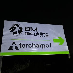 Tablica odblaskowa dla firmy recyklingowej