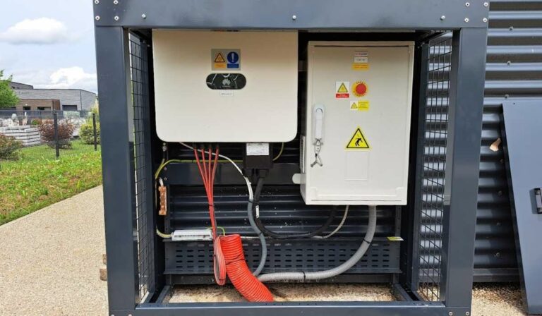 Onduleur solaire Huawei pour installation solaire au sol à Arbois, dans le Doubs (39)