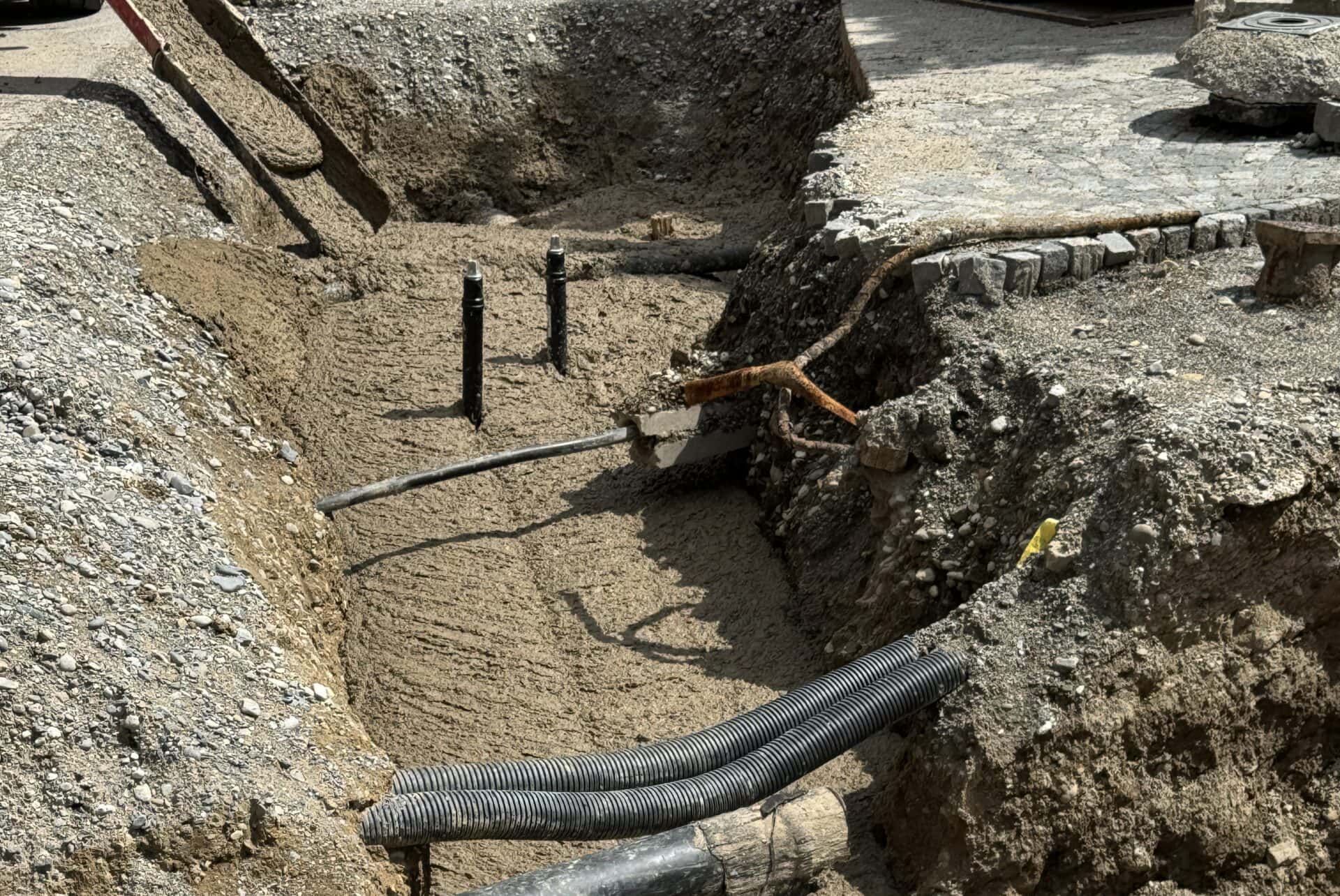 Verfüllung von Flüssigboden aus Fahrmischer