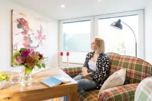 Ferienhaus und Galerie ku. Pellworm Nordseeinsel Auszeit Urlaub mit kunst wohnzimmer