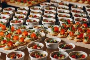 Catering-Service vom Restaurant Finest Lezzet in Düsseldorf mit mediterranen Spezialitäten für Events, Hochzeiten, Businessmeetings und private Feiern, inklusive Live-Cooking und Brunch-Angeboten.