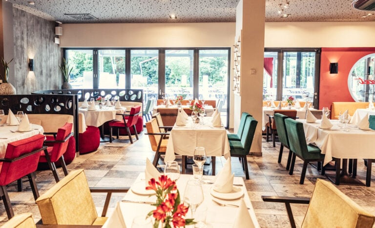 Moderner Eventraum im Restaurant Finest Lezzet Düsseldorf für mehr als 70 Personen, ideal für Businessmeetings, private Feiern, mediterrane Buffets und Catering.