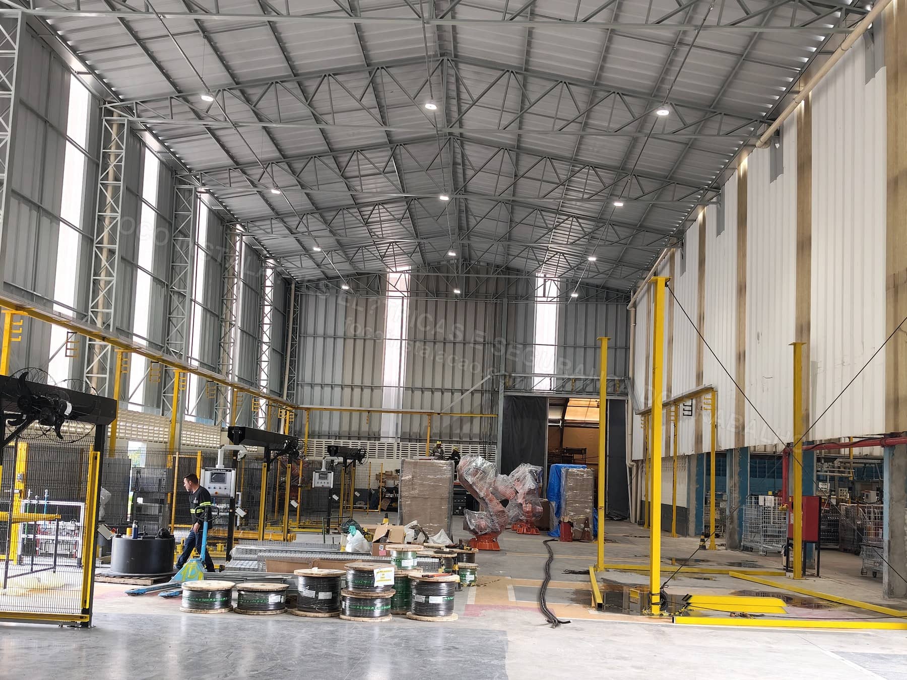 Registros Fotográficos FOCO - Imagem relacionada ao serviço Instalação de estrutura metálica para mezanino técnico de cubículo de média tensão, transformador 1000 kVA e QGBT 1600 A - FOCO-0022