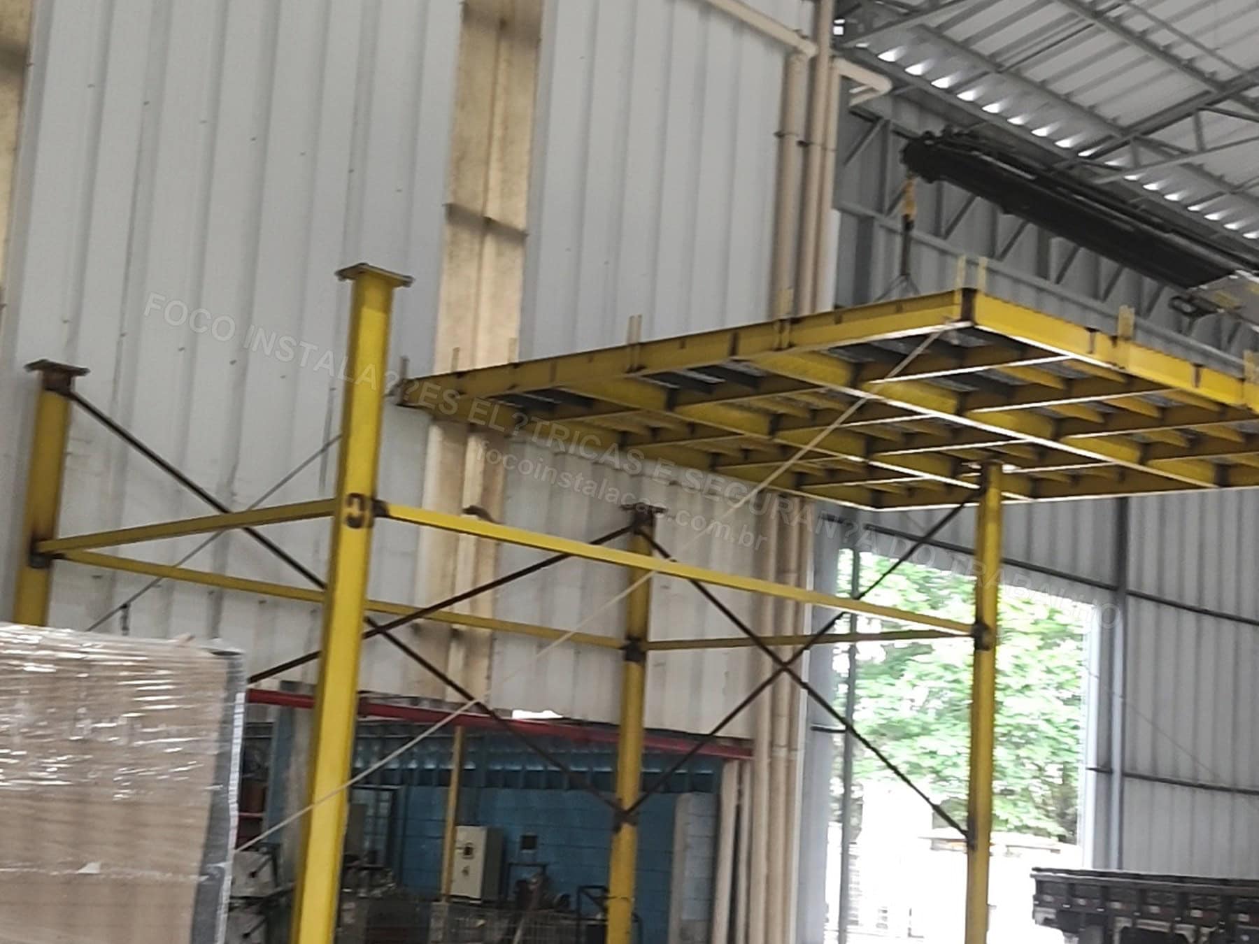 Registros Fotográficos FOCO - Imagem relacionada ao serviço Instalação de estrutura metálica para mezanino técnico de cubículo de média tensão, transformador 1000 kVA e QGBT 1600 A - FOCO-0048