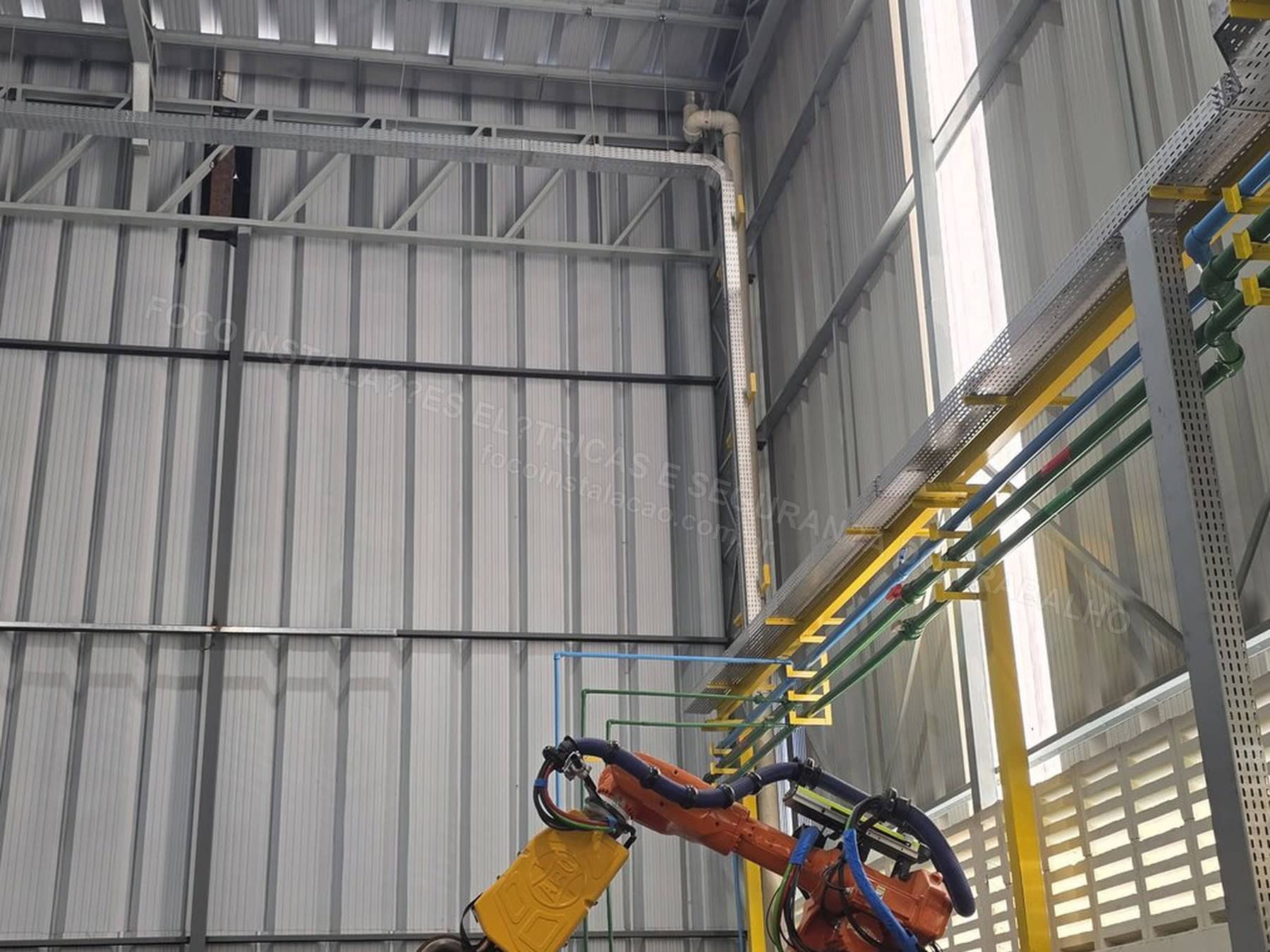 Registros Fotográficos FOCO - Imagem relacionada ao serviço Instalação de estrutura metálica para mezanino técnico de cubículo de média tensão, transformador 1000 kVA e QGBT 1600 A - FOCO-0113