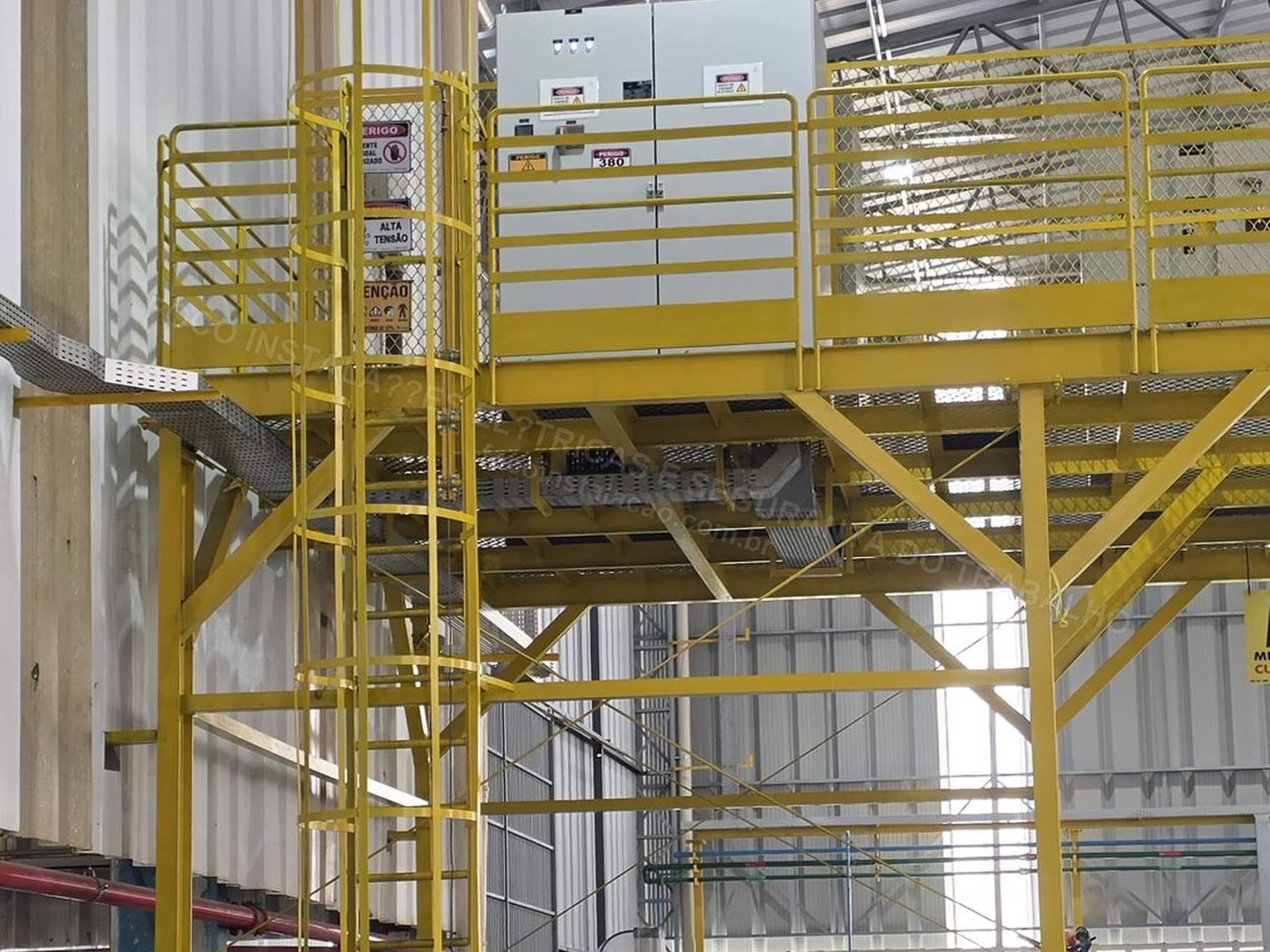 Registros Fotográficos FOCO - Imagem relacionada ao serviço Instalação de estrutura metálica para mezanino técnico de cubículo de média tensão, transformador 1000 kVA e QGBT 1600 A - FOCO-0127