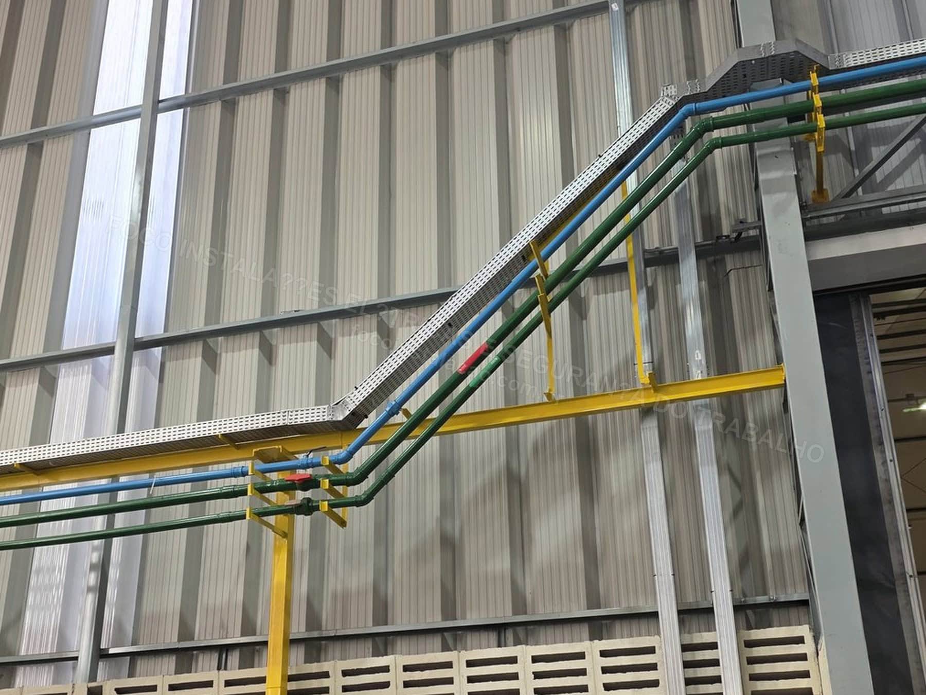 Registros Fotográficos FOCO - Imagem relacionada ao serviço Instalação de estrutura metálica para mezanino técnico de cubículo de média tensão, transformador 1000 kVA e QGBT 1600 A - FOCO-0131