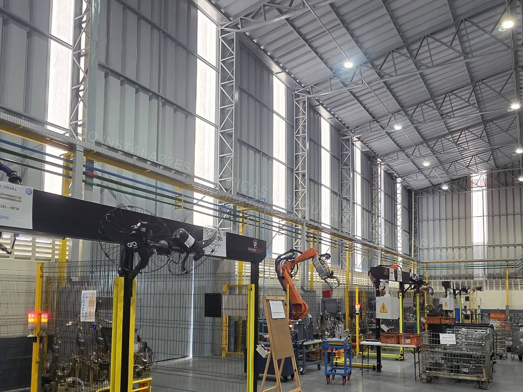 Registros Fotográficos FOCO - Imagem relacionada ao serviço Instalação de estrutura metálica para mezanino técnico de cubículo de média tensão, transformador 1000 kVA e QGBT 1600 A - FOCO-0155