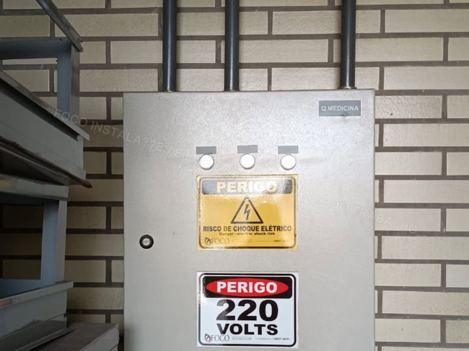 Registros Fotográficos FOCO - Imagem relacionada ao serviço Inspeção elétrica com sinalização de risco e documentação técnica - FOCO-0174