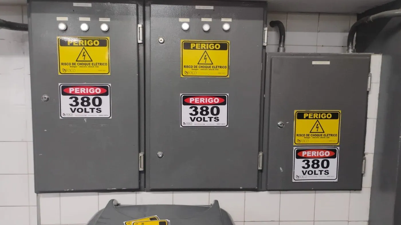 Registros Fotográficos FOCO - Imagem relacionada ao serviço Inspeção elétrica com sinalização de risco e documentação técnica - FOCO-0176
