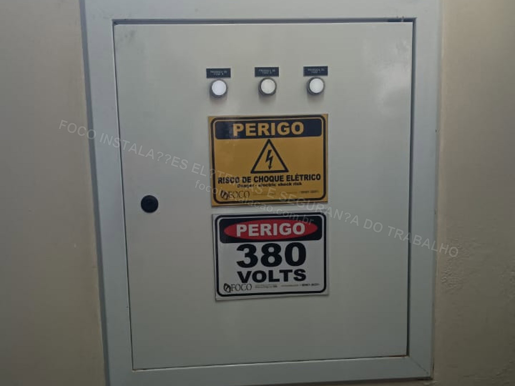 Registros Fotográficos FOCO - Imagem relacionada ao serviço Inspeção elétrica com sinalização de risco e documentação técnica - FOCO-0178