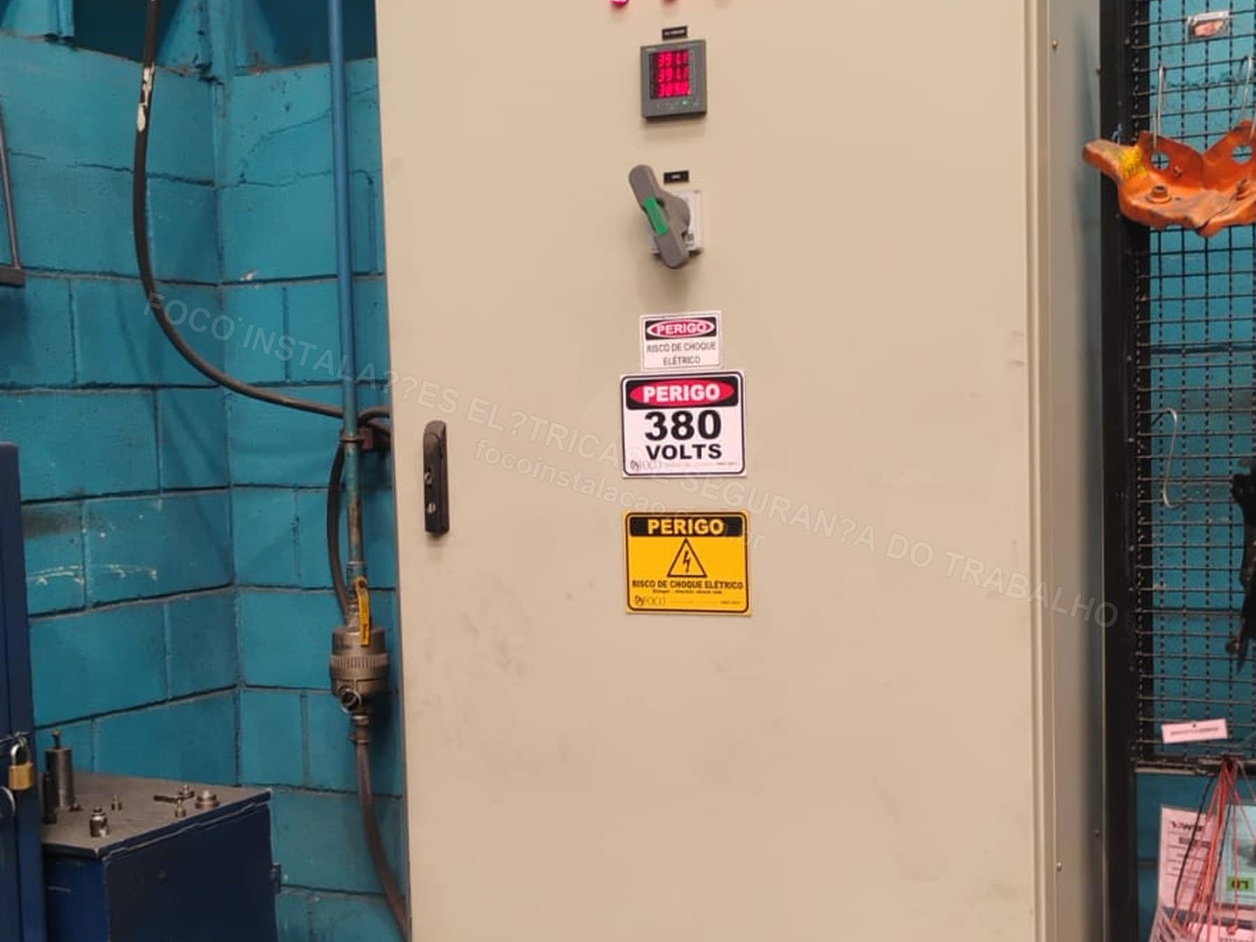 Registros Fotográficos FOCO - Imagem relacionada ao serviço Inspeção elétrica com sinalização de risco e documentação técnica - FOCO-0181