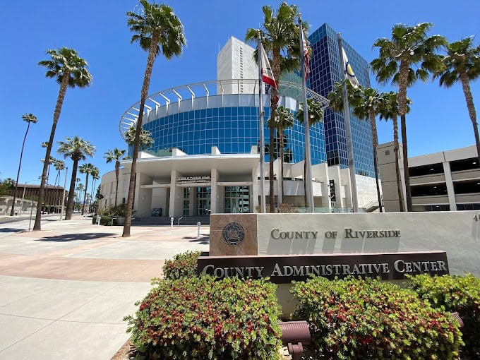Court denies dismissal for attorney spouses’ employment case