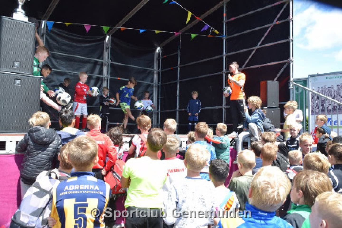 Freestyler met voetbal challenges