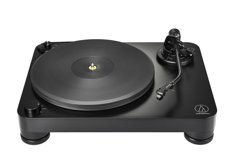 The Audio-Technica AT-LP7x is a very easy to use turntable.