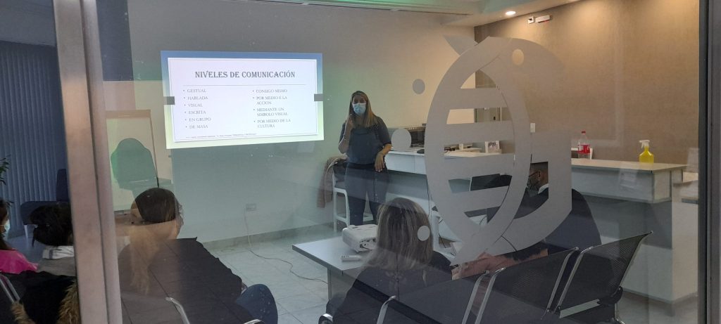 Siempre pensando en nuestros clientes, capacitamos al personal