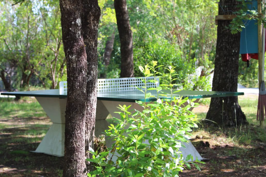 Tables de ping pong en extérieur camping