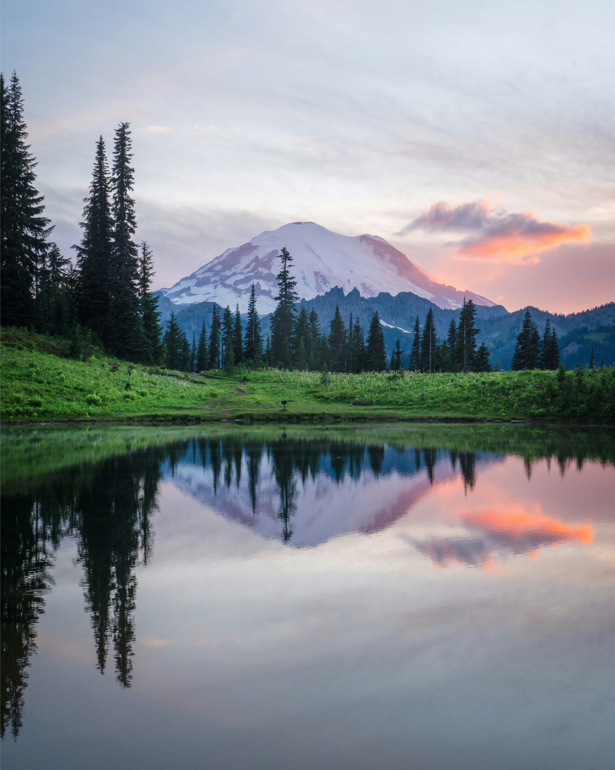 Cascade volcano route conditions with snow and volcanic terrain