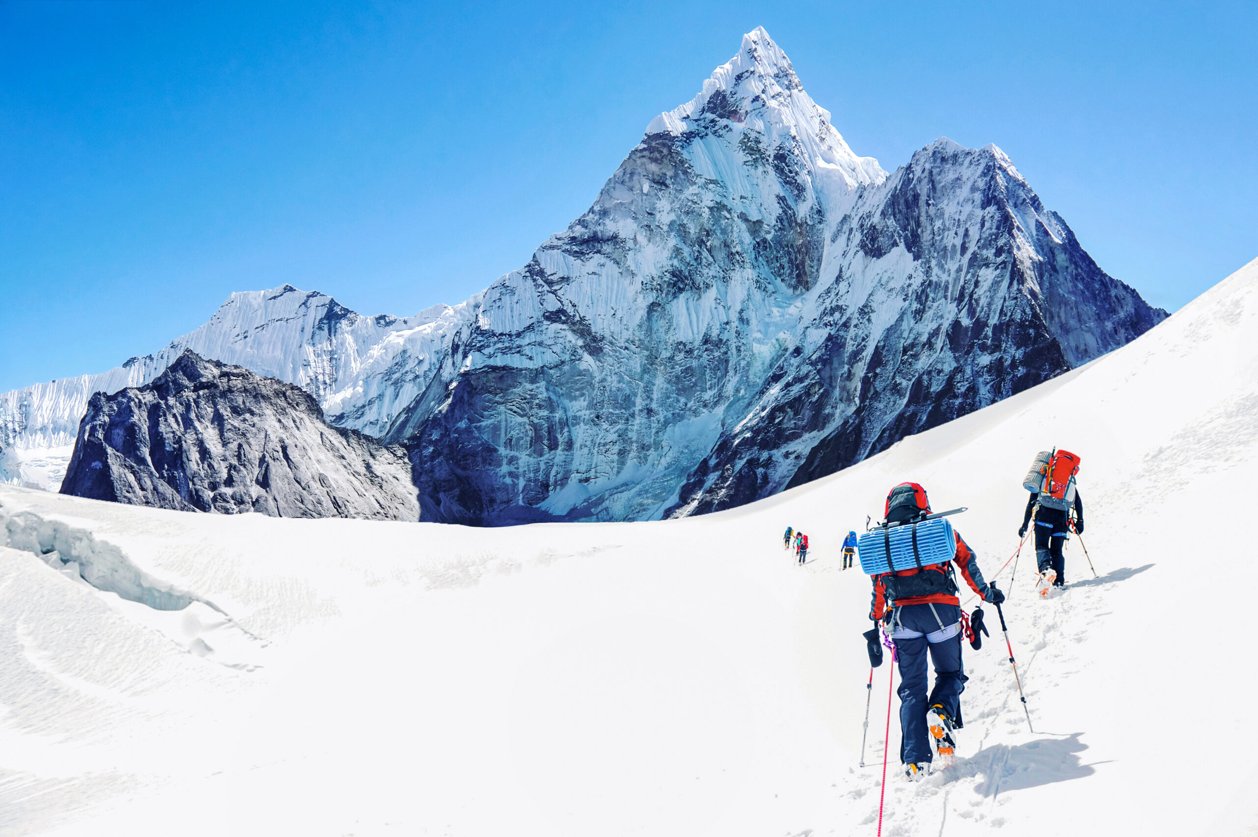 Mount Everest and its neighbouring peaks under snow