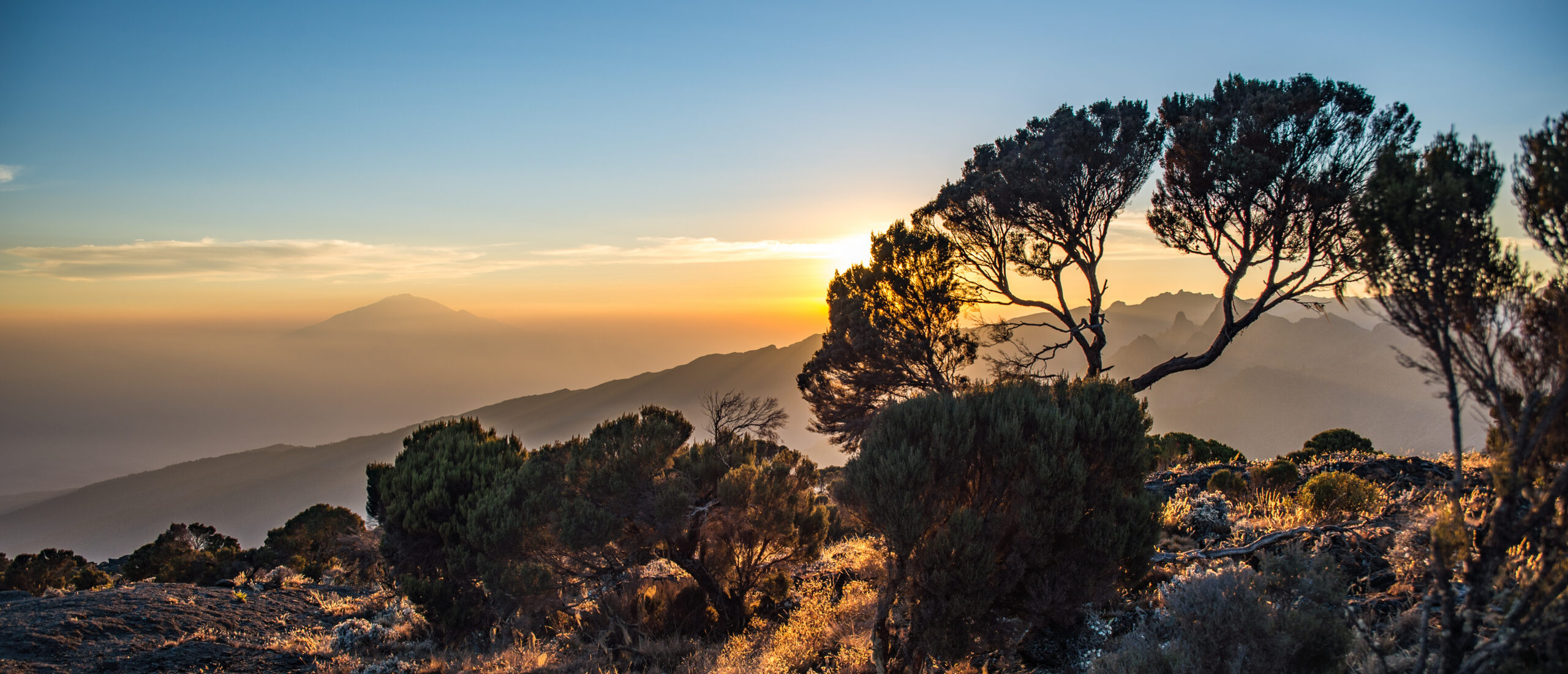 High-altitude mountain scene illustrating gradual altitude adaptation