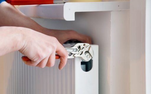 radiator-pod-podokonnikom