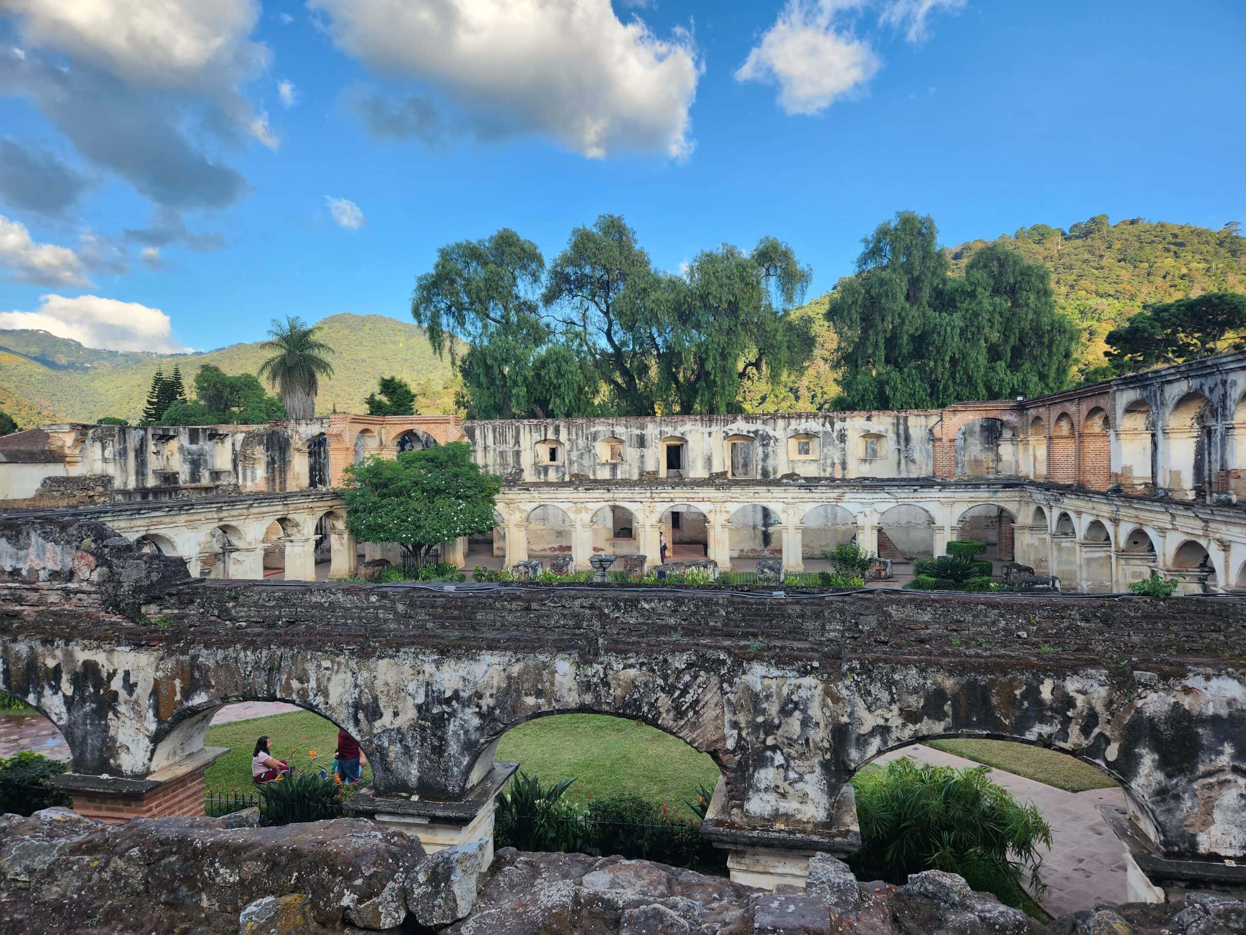 Fall in love with Antigua Guatemala – vibrant cobblestone streets, colorful culture, and timeless charm await you.