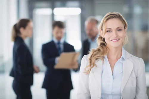 businesswoman-team-leitung-beratung-erp-greenlight-office businesswoman-team-leitung-beratung-erp-greenlight-office