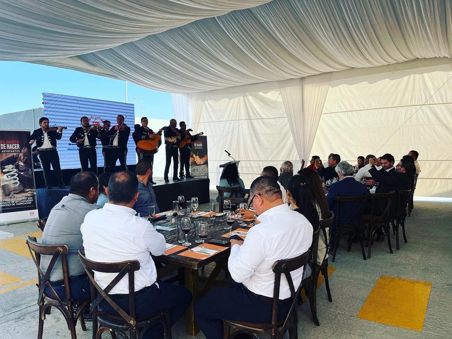 Servicio real Grupo Cantares para evento