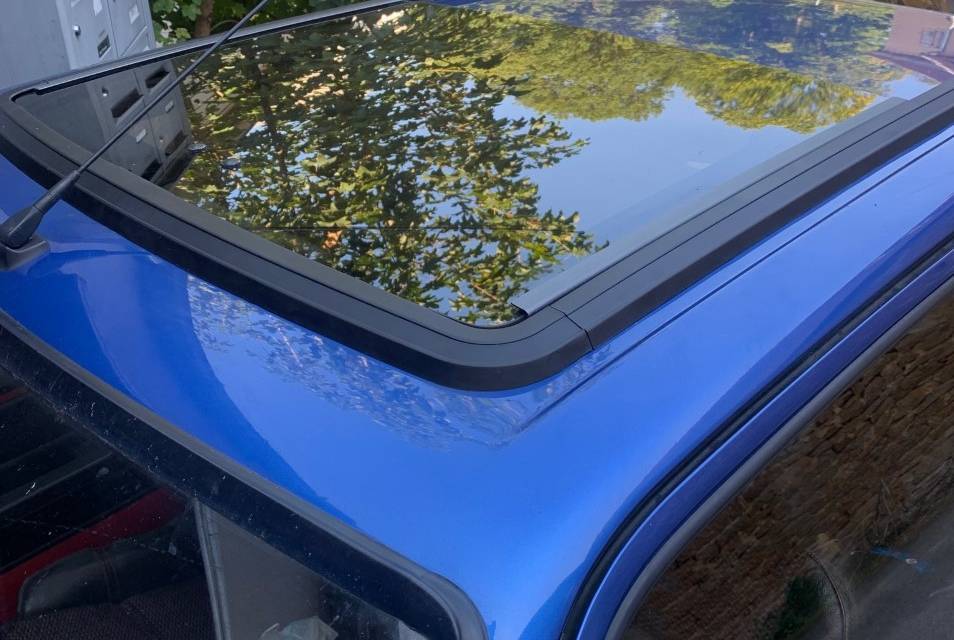 Baguettes de toit ouvrant 205 GTI neuves : bientôt disponibles