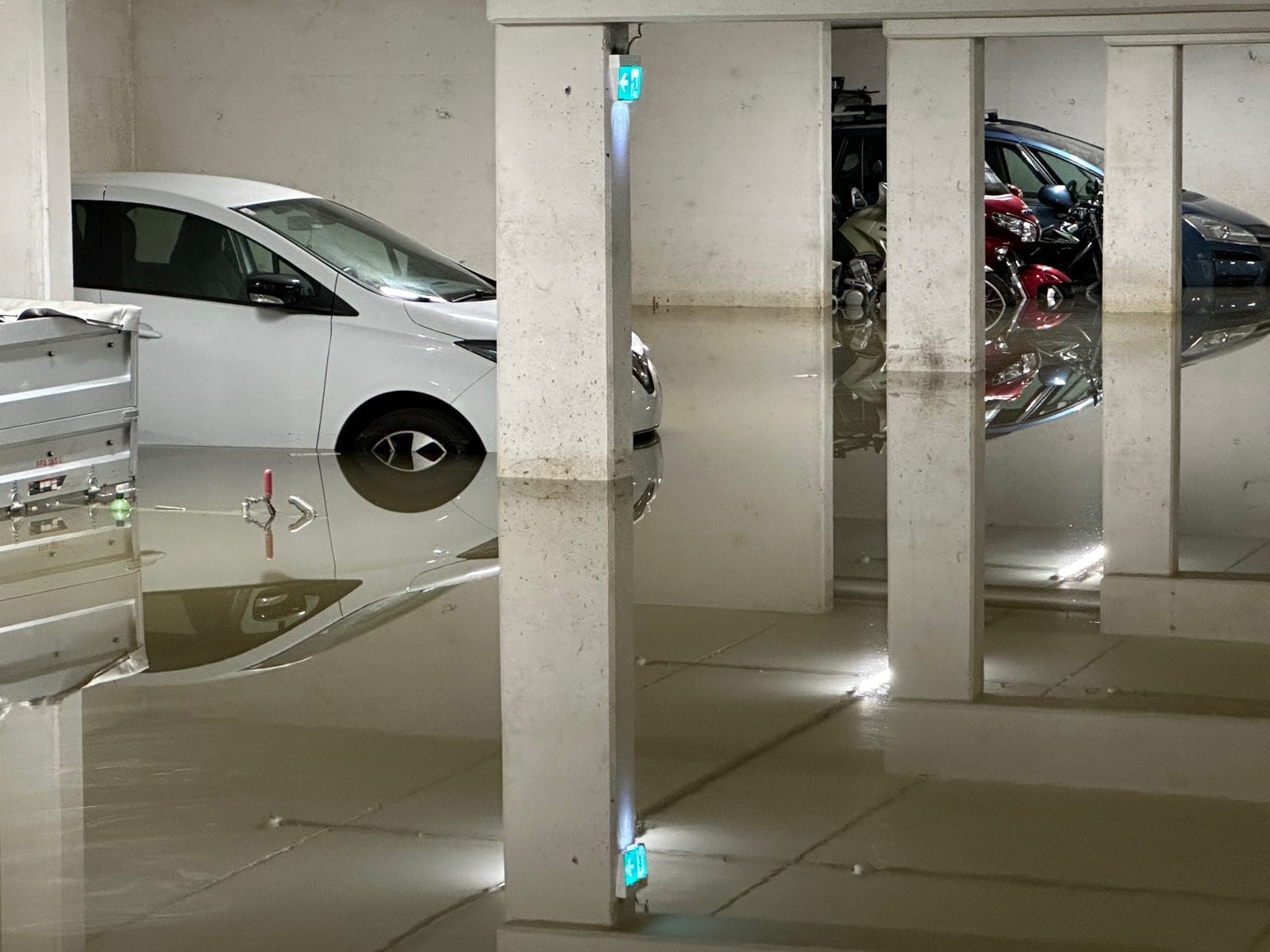 Hochwasser in Tiefgarage