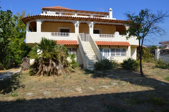 4 bedroom seafront villa Nr. Ermioni