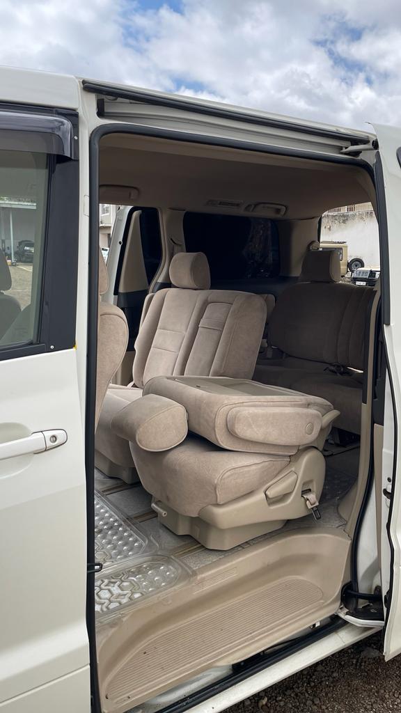 Alphard/ minivan