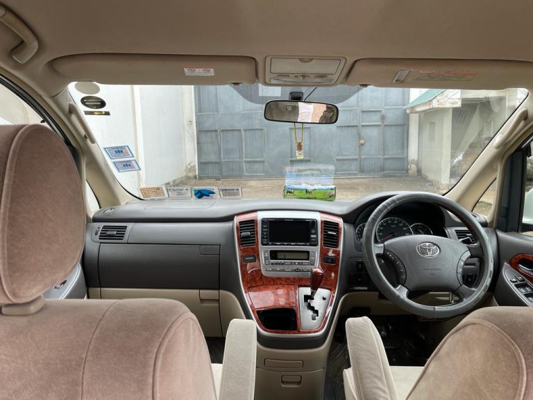 Alphard/ minivan