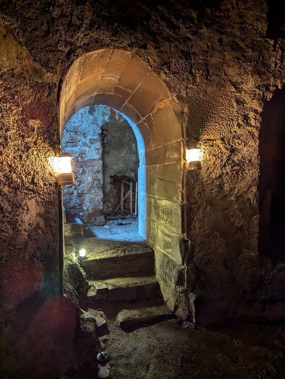 "Beinhaus, Bunker, Nonnengruft" - Die Freiburger Unterwelten-Tour (Begrenzte Gruppengrößen, Tickets nur im Vorverkauf)