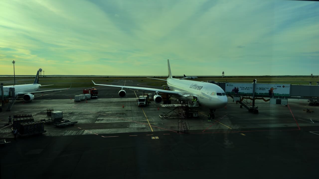 Lufthansa A340 Business Class von Astana nach Frankfurt Lufthansa A340 Business Class von Astana nach Frankfurt