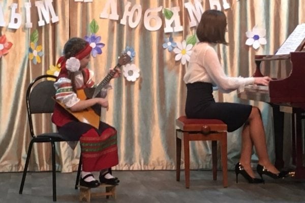 Народные инструменты: балалайка