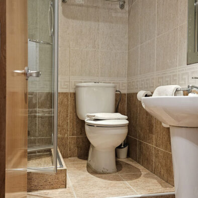 Habitación con cama matrimonial