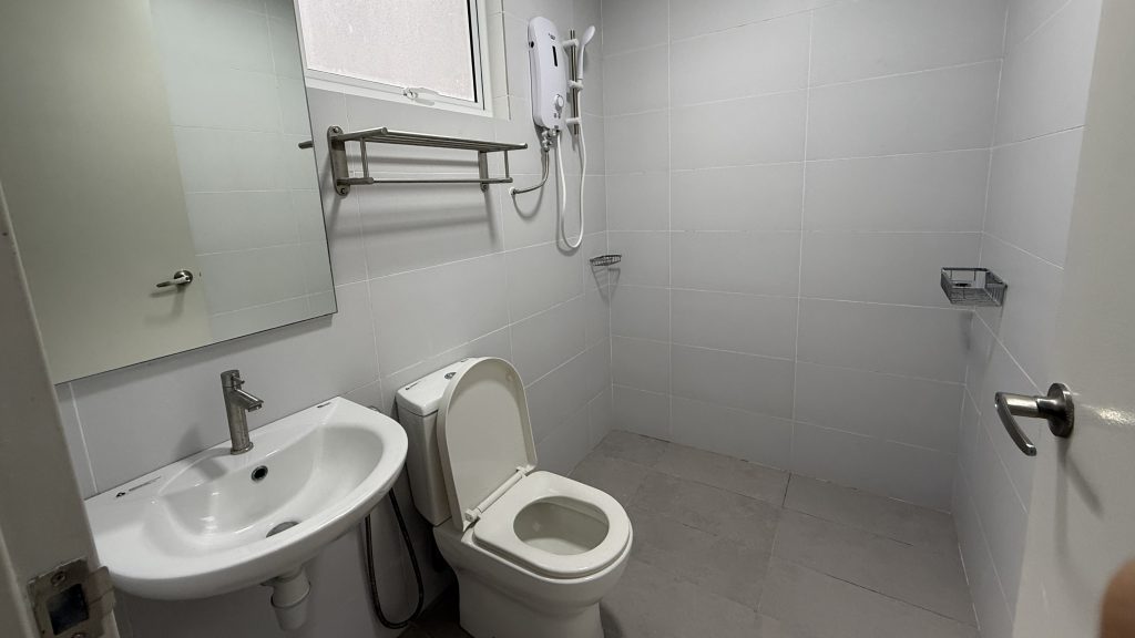Room B Toilet