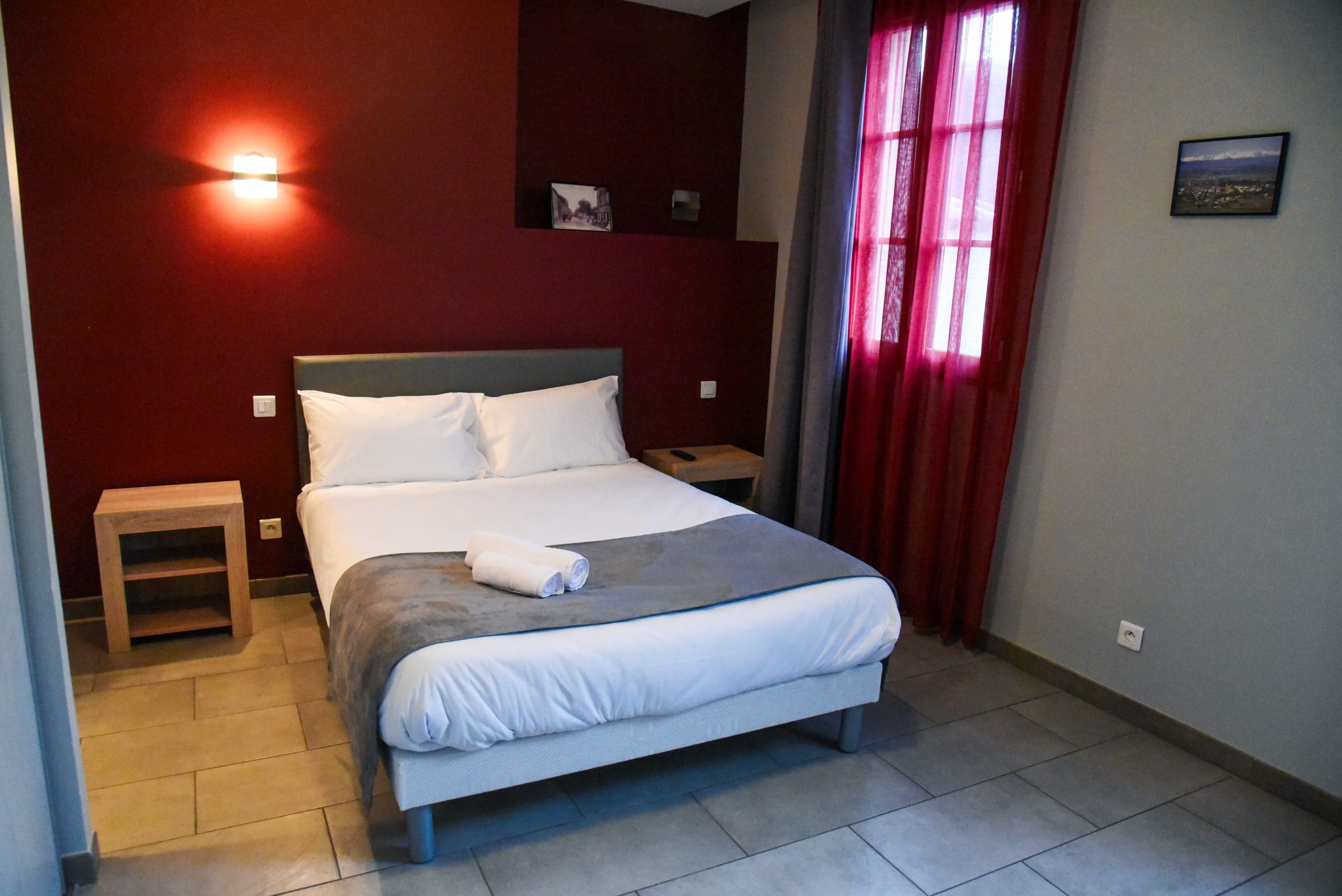 chambre double - hôtel du vieux pont Mazères chambre double - hôtel du vieux pont Mazères
