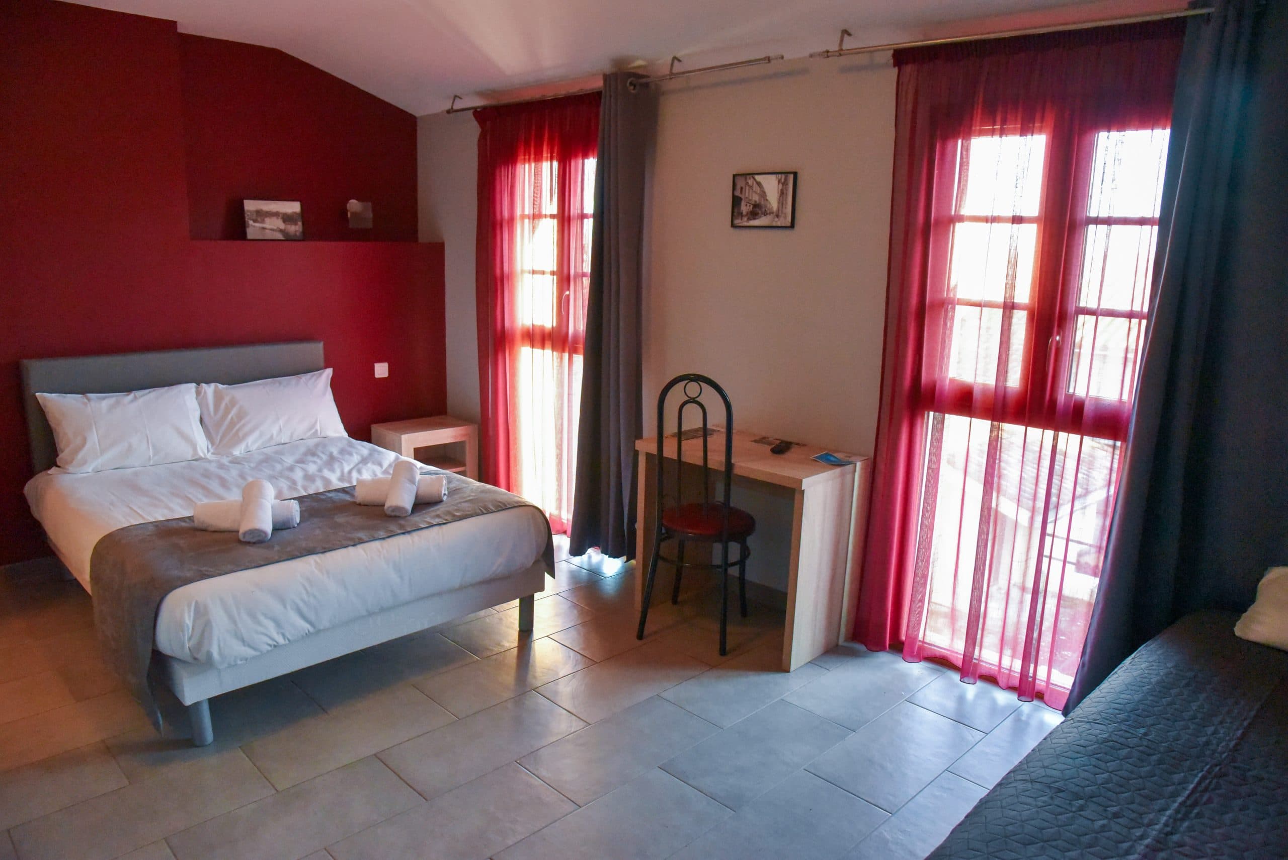 chambre triple - hôtel du vieux pont Mazères chambre triple - hôtel du vieux pont Mazères