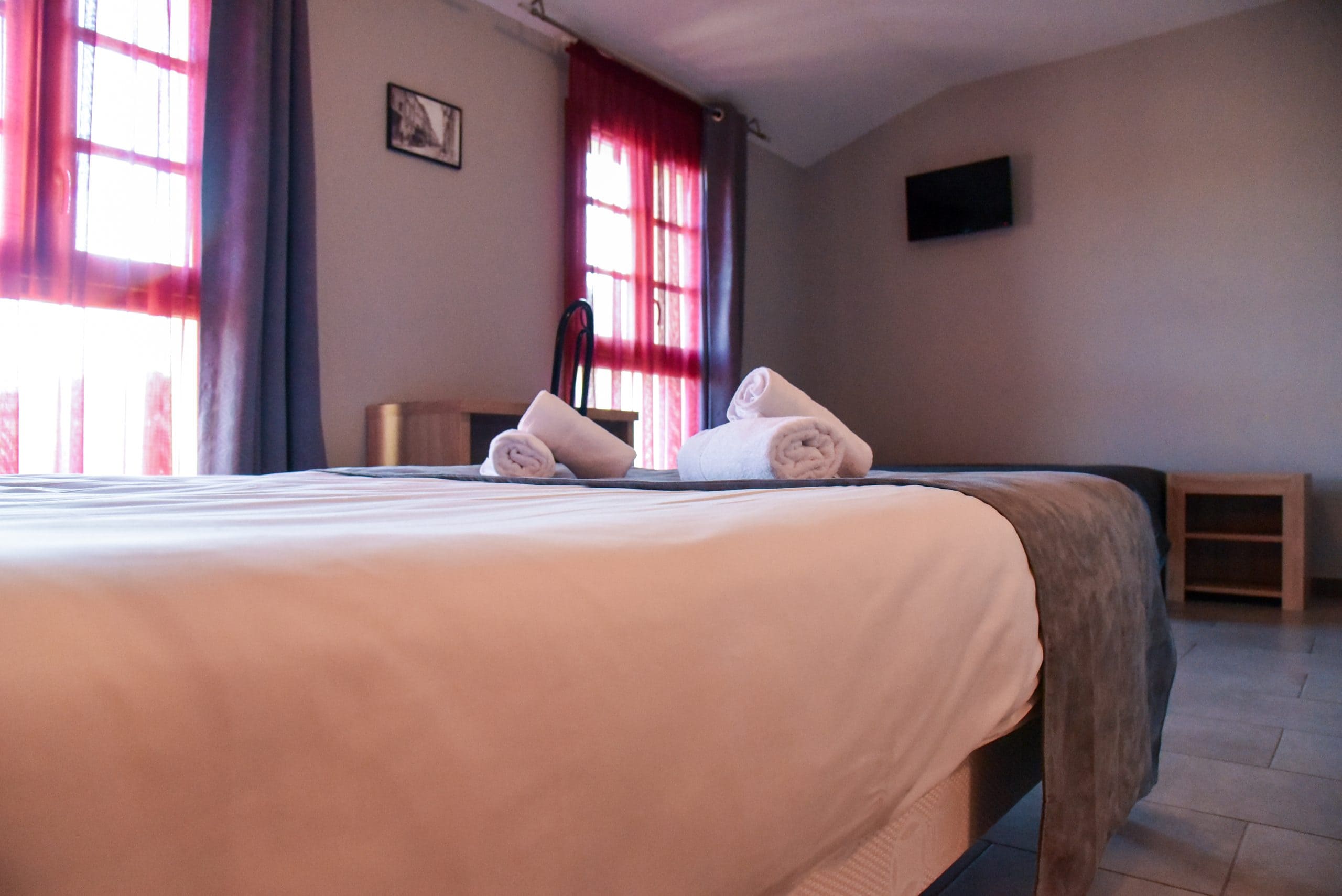 chambre triple - hôtel du vieux pont Mazères chambre triple - hôtel du vieux pont Mazères