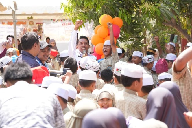 
 Di Balik Stand Market Day, Anak-anak At-Tauhid Belajar Menawarkan Produk dan Melatih Kekompakan