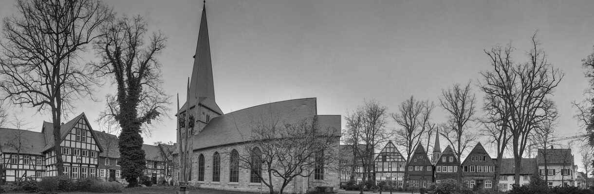 immobilien_wortmann_hausverwaltung_gütersloh_kirche immobilien_wortmann_hausverwaltung_gütersloh_kirche