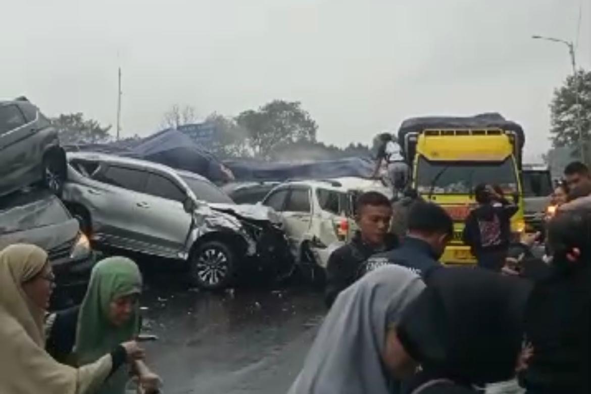 Imbas Tabrakan Beruntun, Jalur Tol Cipularang Arah Jakarta Ditutup Total