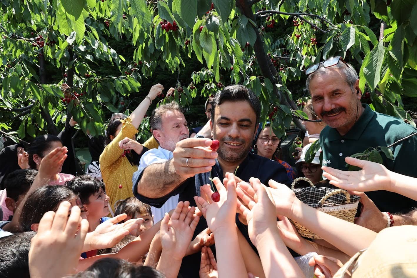 Bağcılar Belediyesi’nin Geleneksel Kiraz Festivali’ne Yoğun İlgi